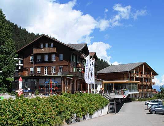 Ansicht des Hotel Hari in Adelboden im Berner Oberland