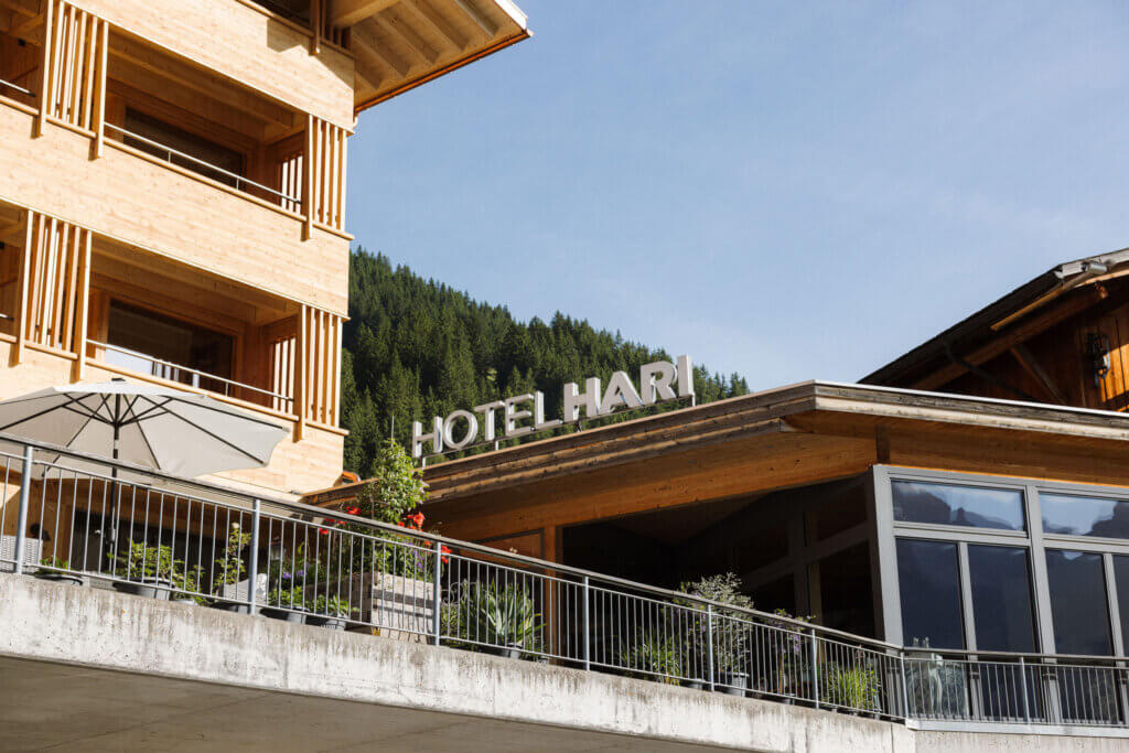 _AZ_6599_hotel_hari_aussenaufnahme_250625