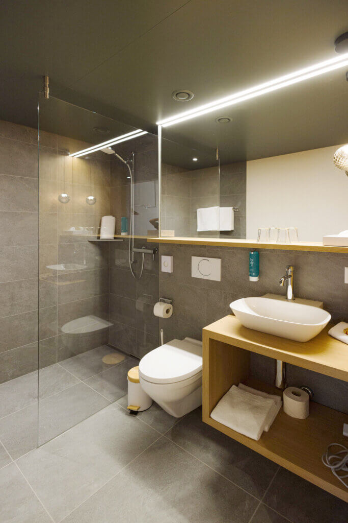 _AZ_0147_hotel_hari_zimmer_100725