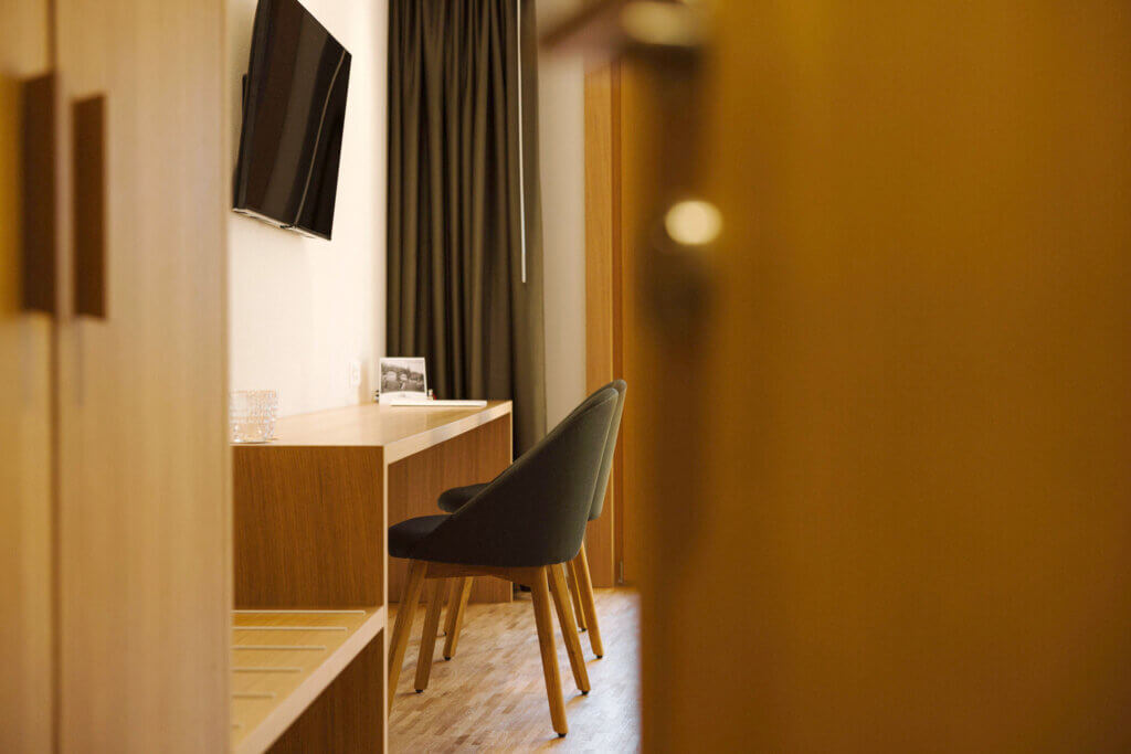 _AZ_0229_hotel_hari_zimmer_100725