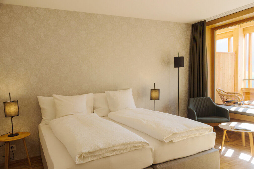 _AZ_1075_hotel_hari_zimmer_100725
