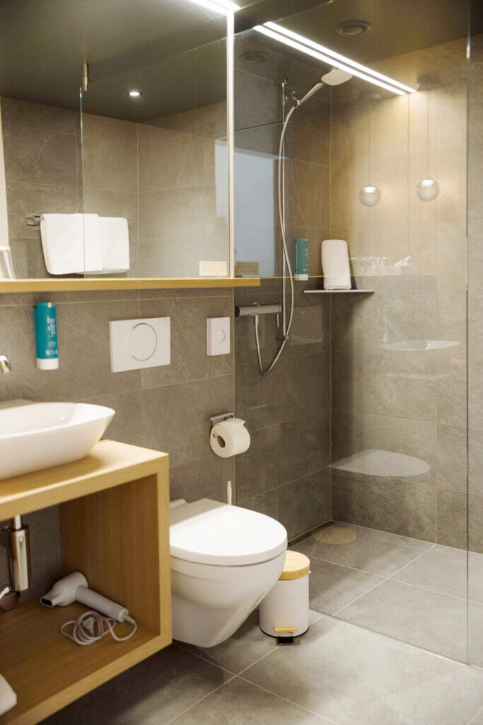 _AZ_1123_hotel_hari_zimmer_100725